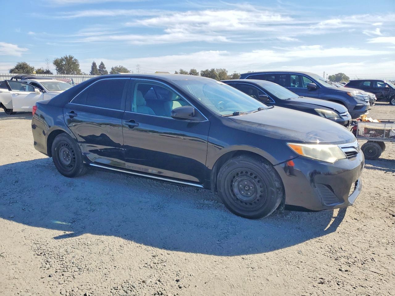 2012 Toyota Camry Le - Image 4