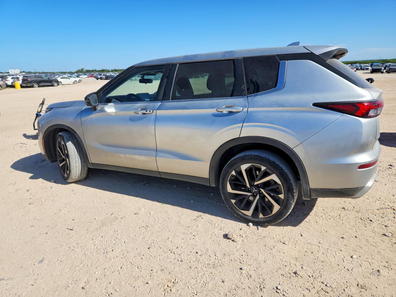2022 Mitsubishi Outlander Se - Фото 2
