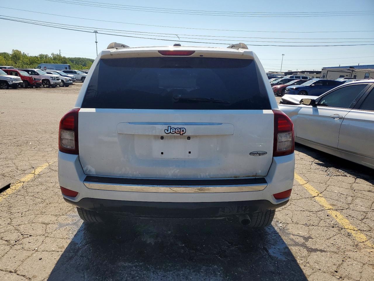 2017 Jeep Compass Latitude - Image 6