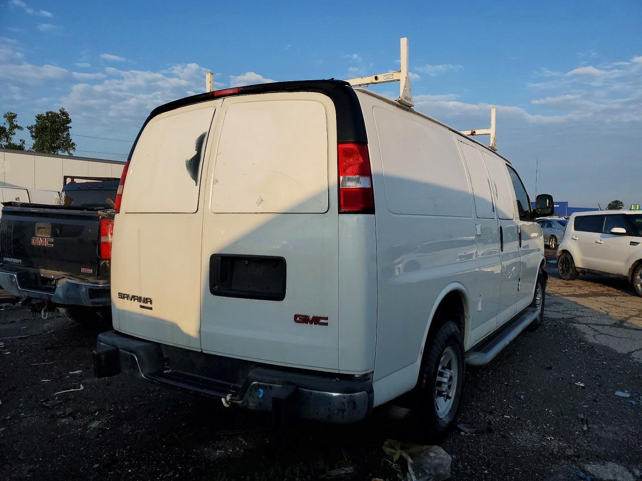 2015 GMC Savana 2500 Cargo Delivery Van - Фото 3