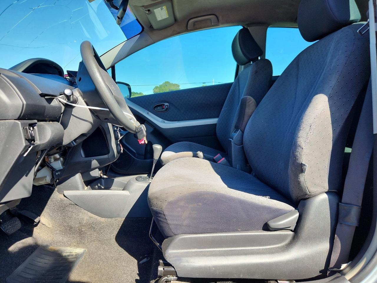 2010 Toyota Yaris Base - Фото 7