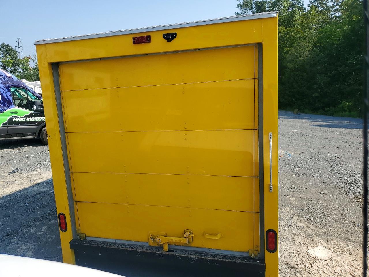 2022 GMC Savana Cutaway G3500 - Image 6