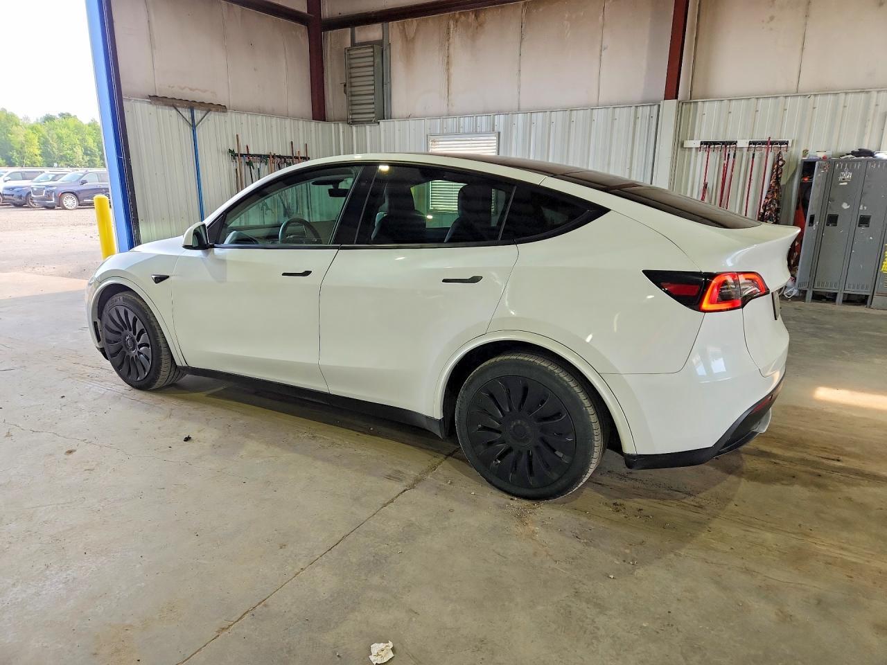 2023 Tesla Model Y - Image 2