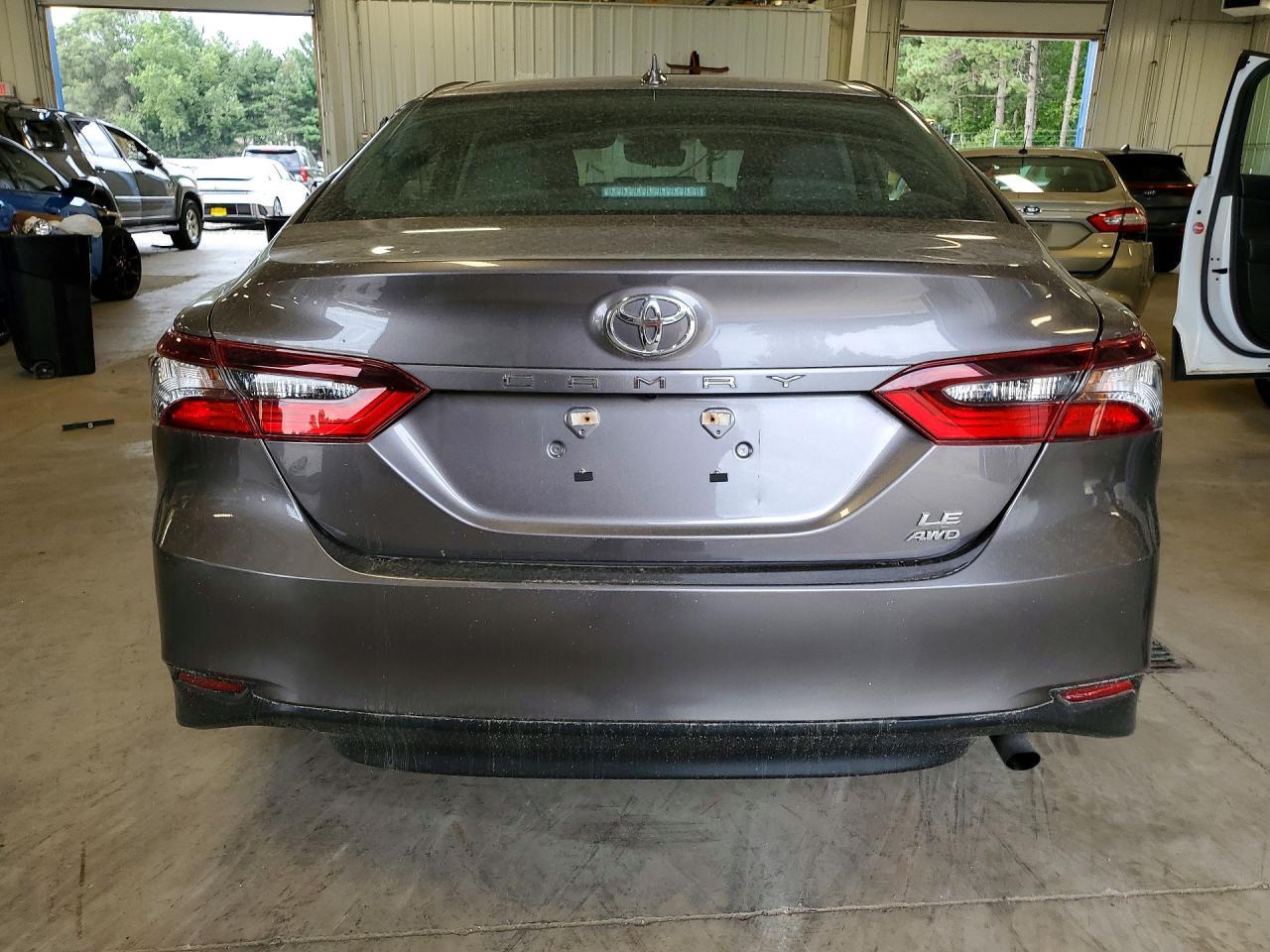 2022 Toyt Camry Le - Image 6