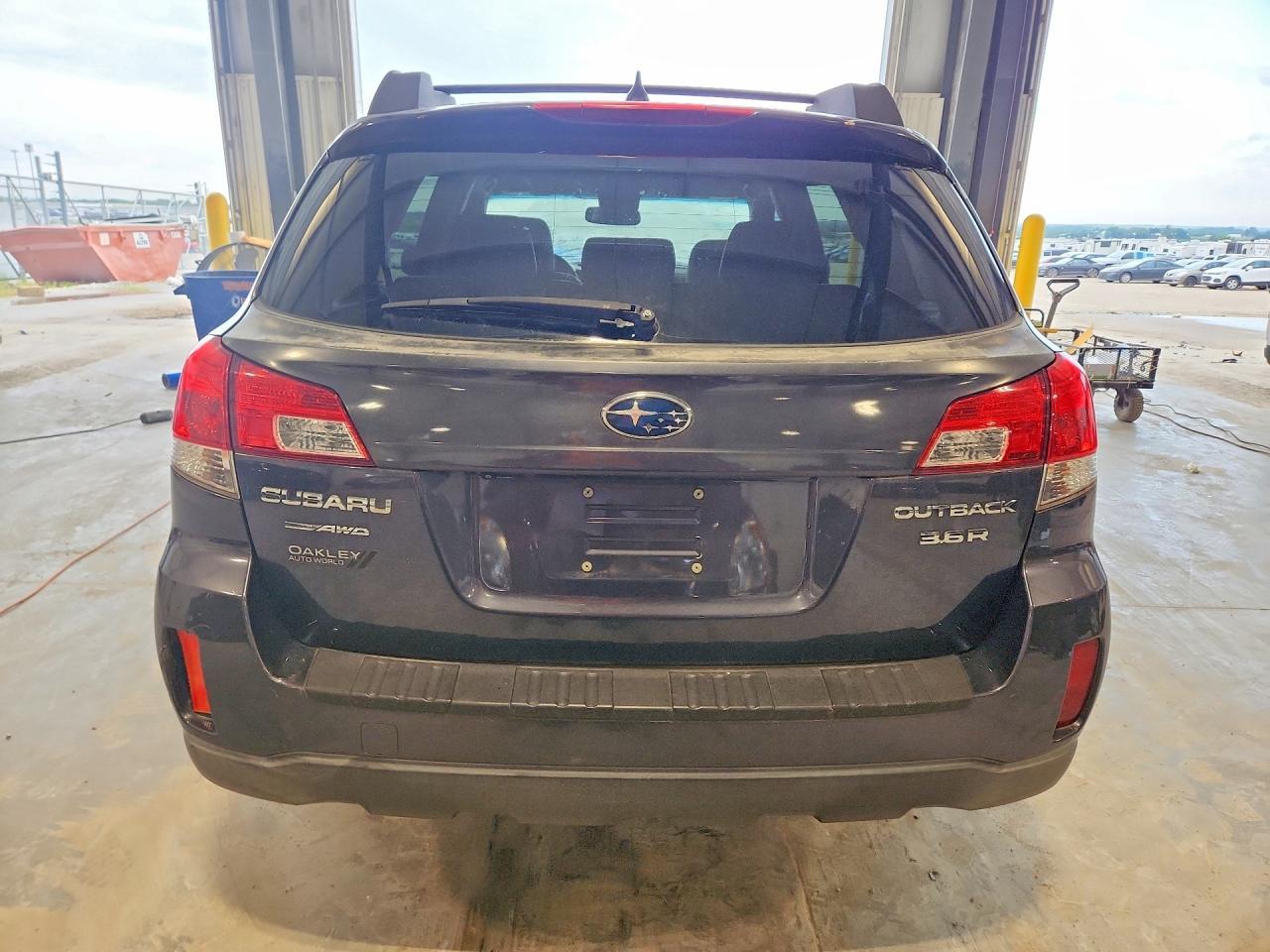 2012 Subaru Outback 3.6R Limited - Фото 6