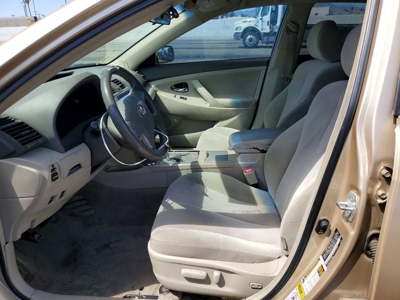 2010 Toyota Camry Le - Фото 7
