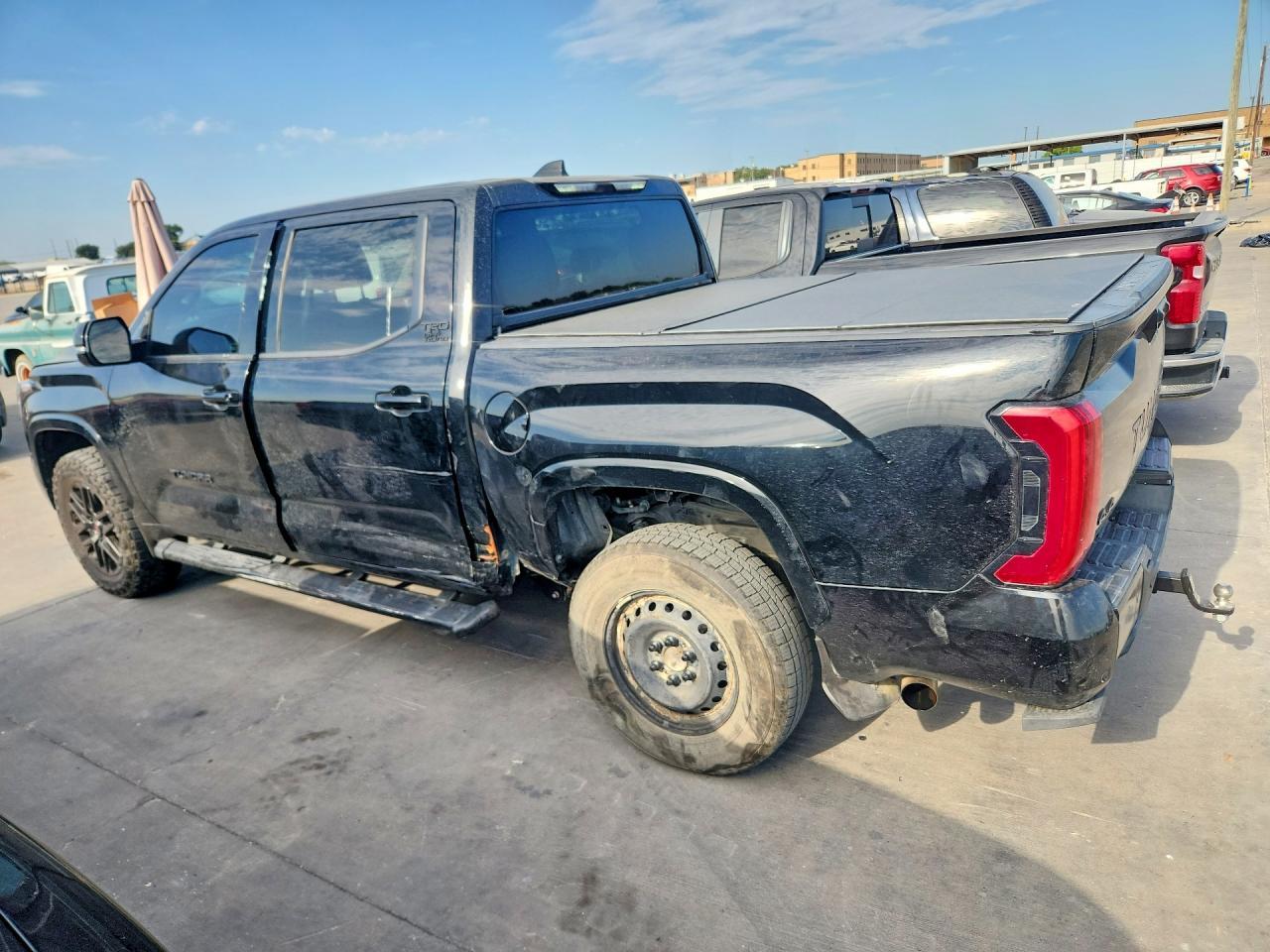 2022 Toyota Tundra Sr5 - Image 2