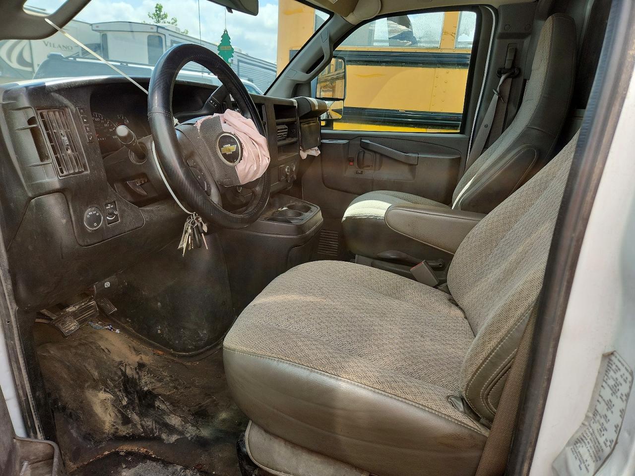 2017 Chevrolet Express G3500 - Image 7