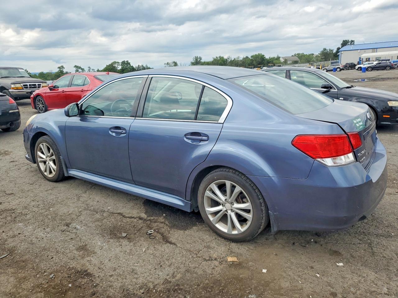 2013 Subaru Legacy 2.5I Premium - Фото 2