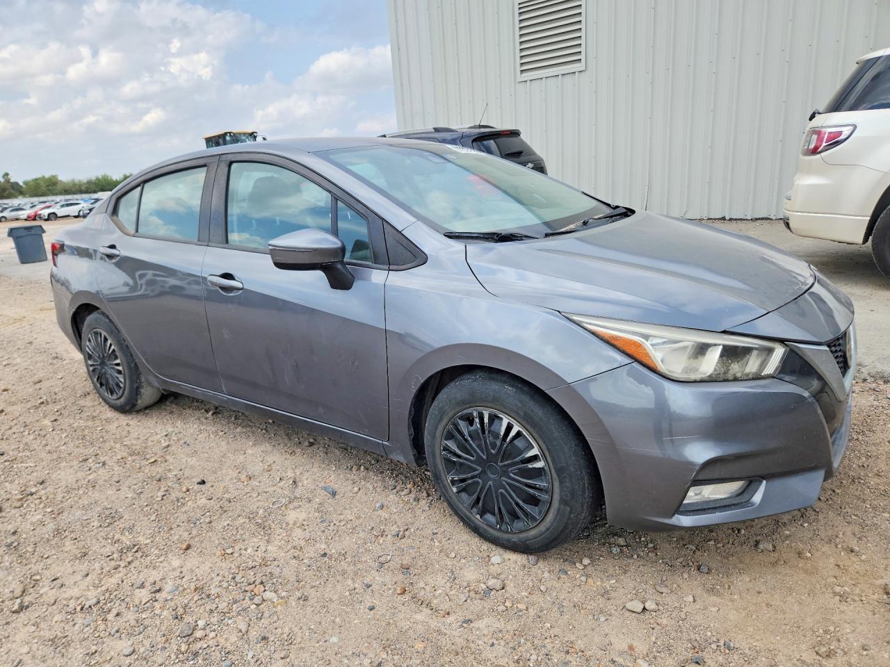 2020 Nissan Versa Sv - Image 4