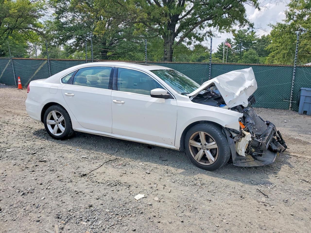 2013 Volkswagen Passat Se - Image 4