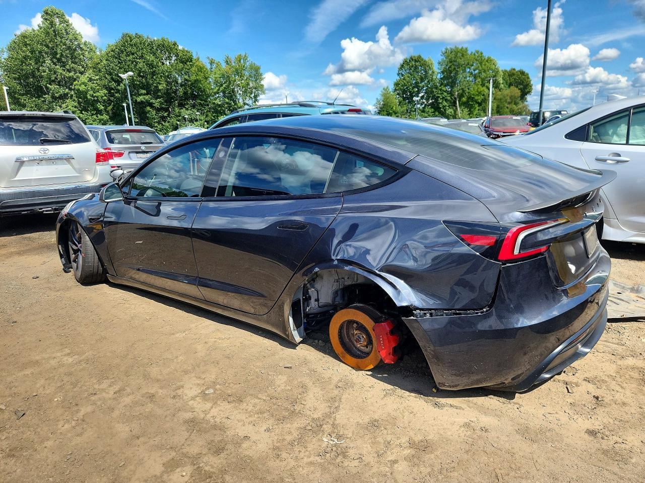 2024 Tesla Model 3 - Фото 2