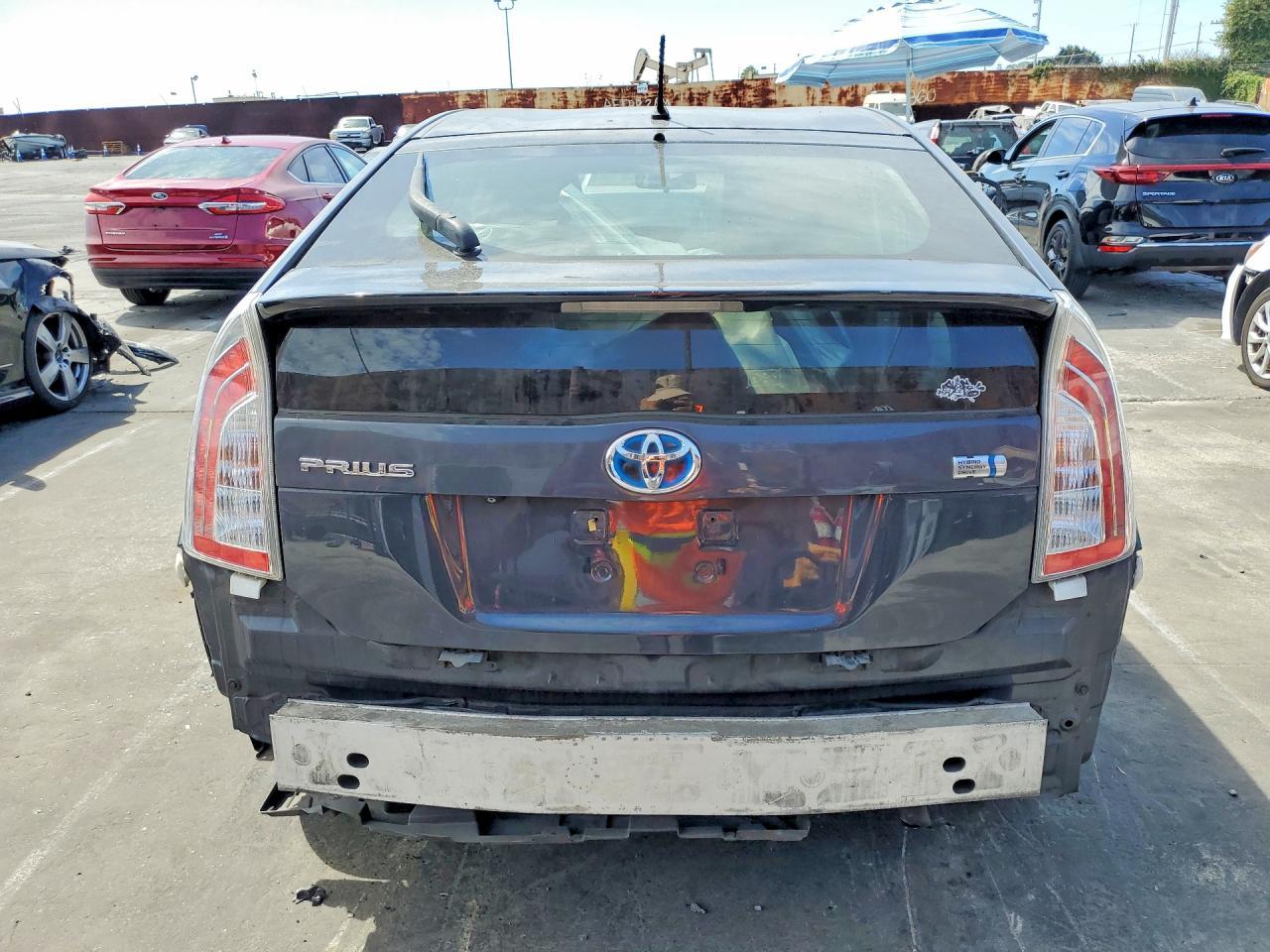 2015 Toyota Prius Two - Фото 6