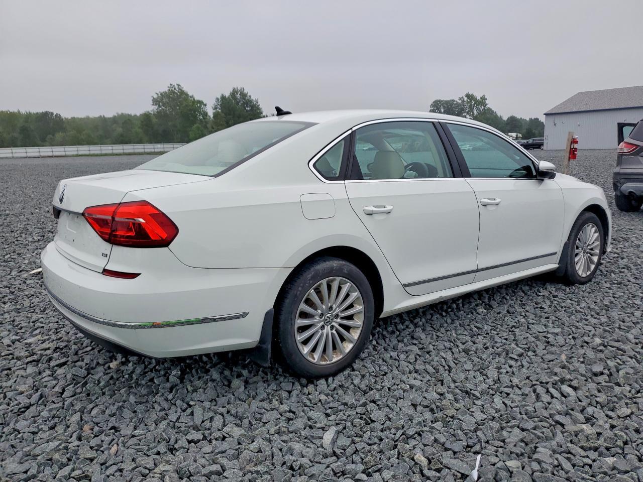 2016 Volkswagen Passat Se - Фото 3
