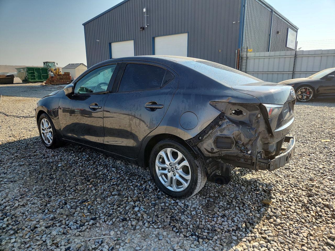 2017 Toyota Yaris Ia Base - Фото 2