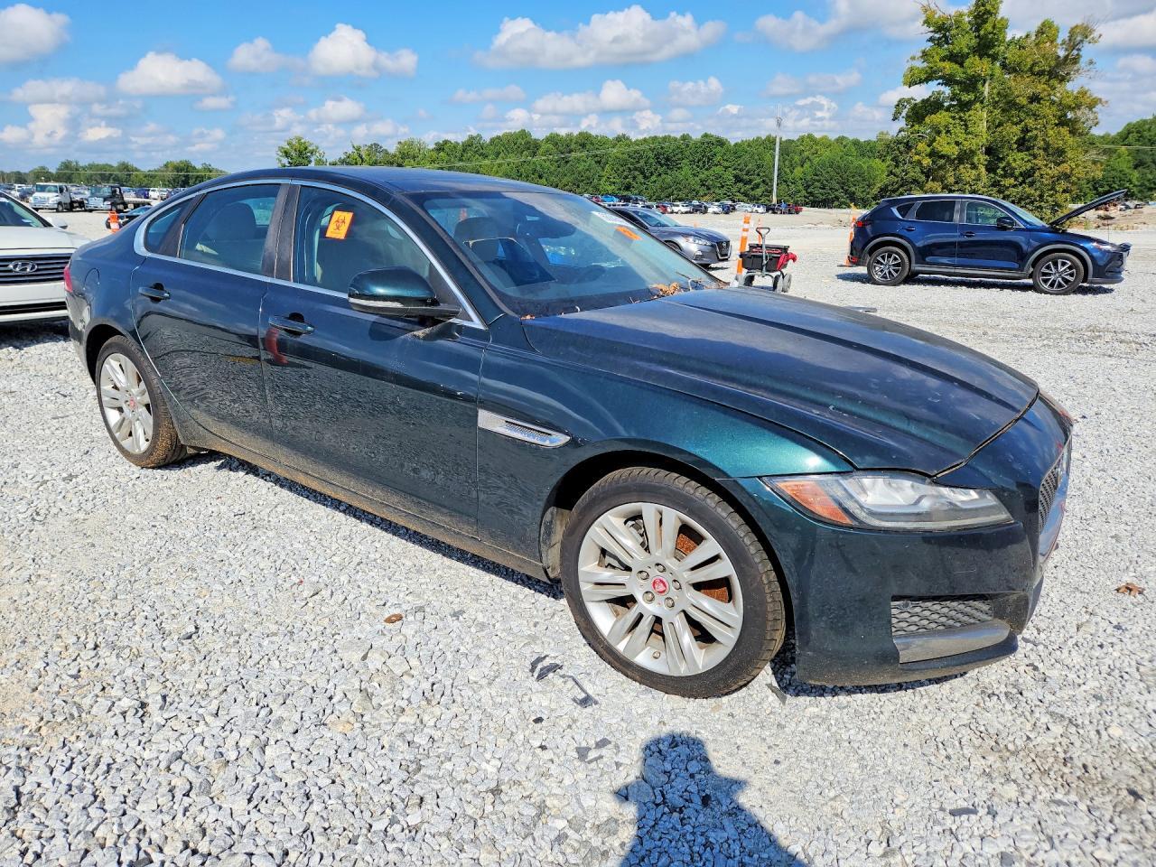 2017 Jaguar Xf Premium - Image 4