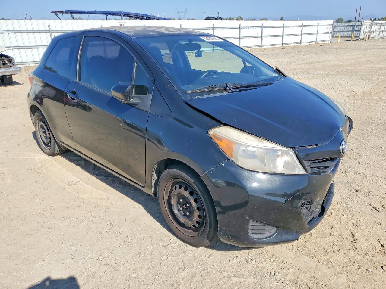 2012 Toyota Yaris 3-Door Le - Фото 4