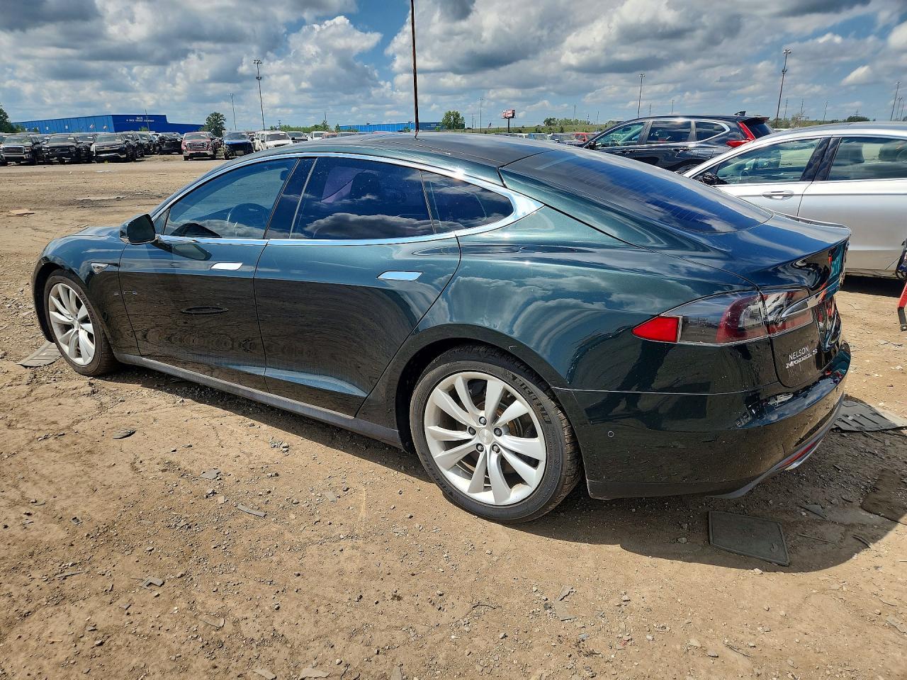 2014 Tesla Model S - Фото 2