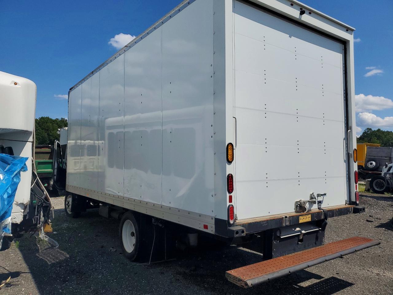 2024 Isuzu Npr Hd Box Truck - Image 2