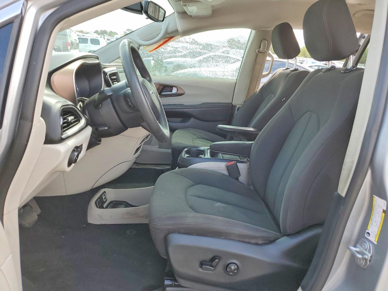 2018 Chrysler Pacifica Touring Plus - Image 7