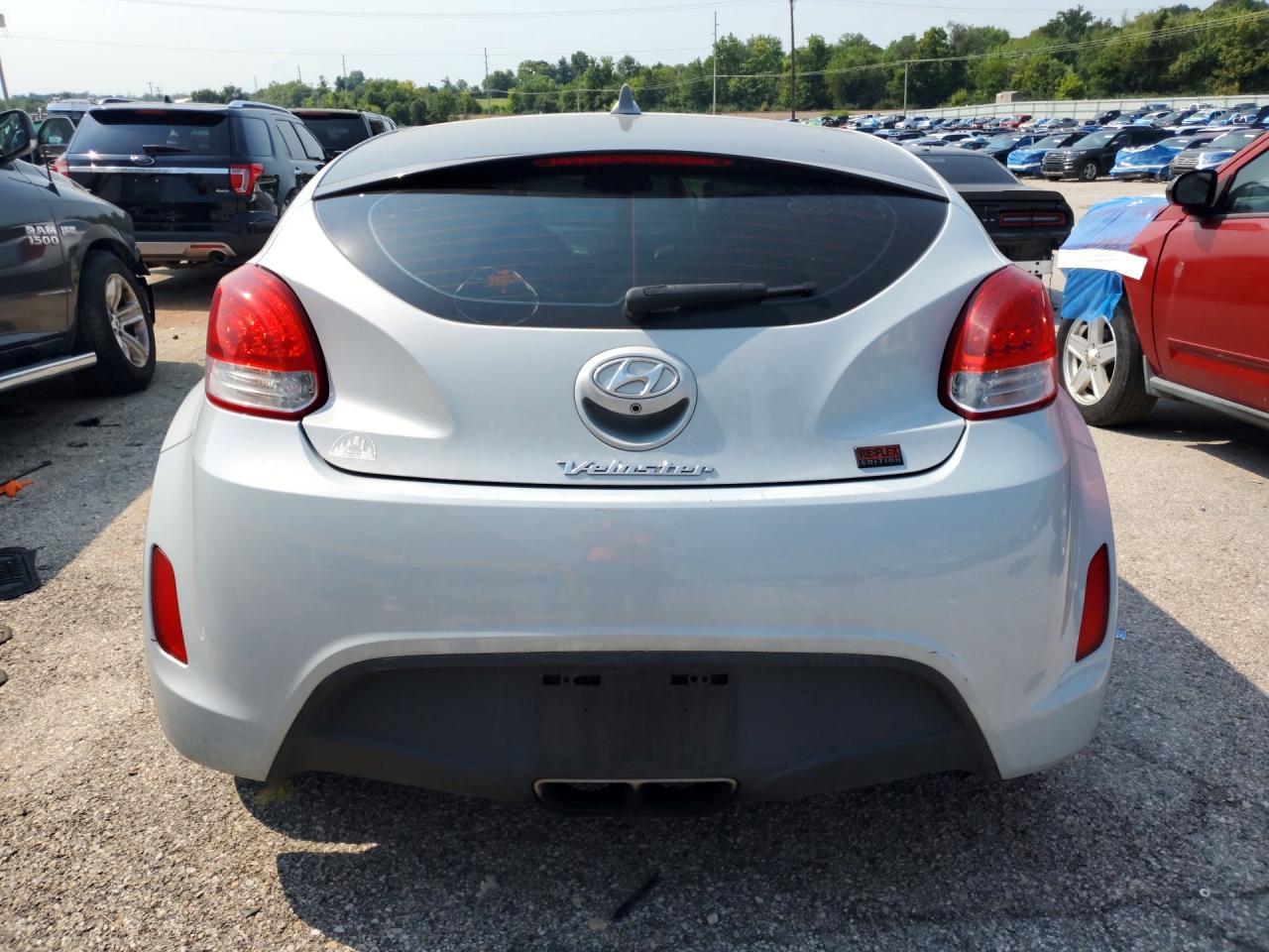 2015 Hyundai Veloster Re:flex - Фото 6