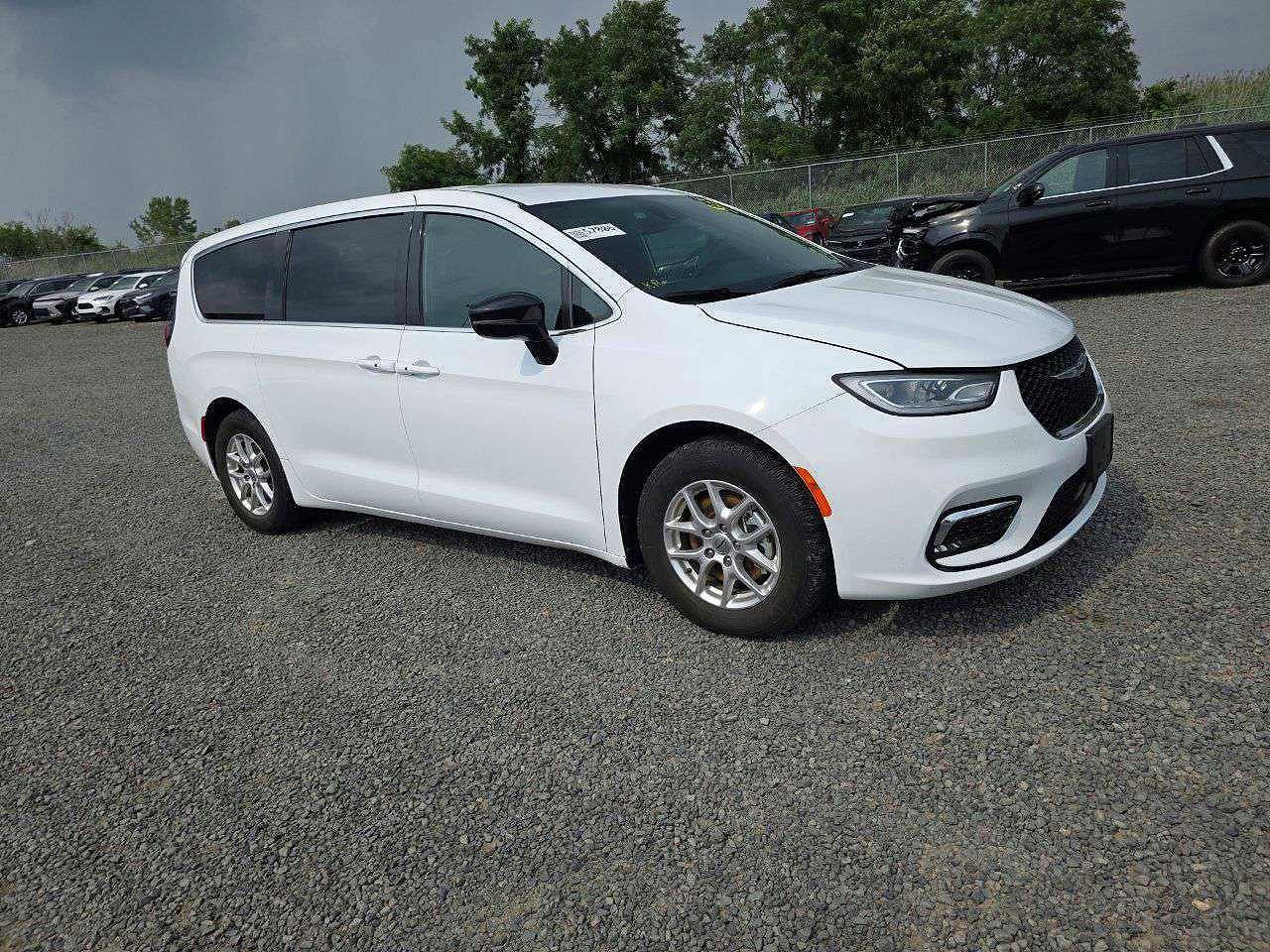 2025 Chrysler Pacifica Select - Фото 3