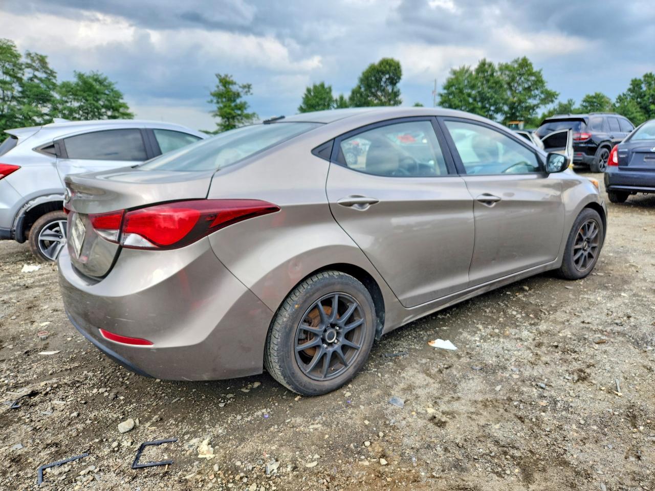 2016 Hyundai Elantra Se - Image 3