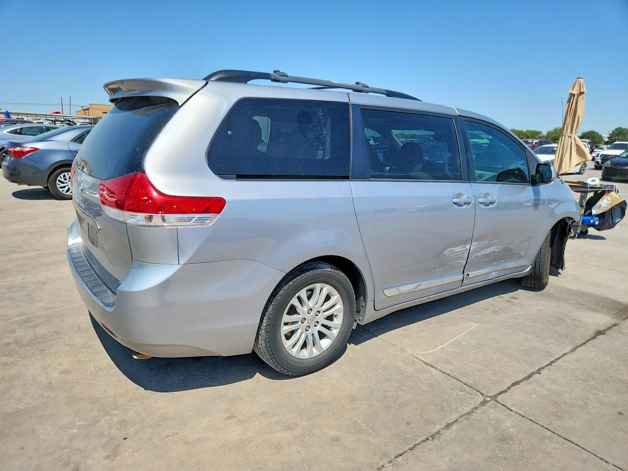 2013 Toyota Sienna Xle 8-Passenger - Фото 3