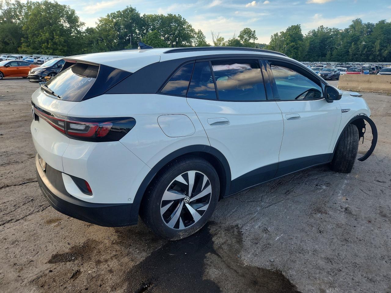 2023 Volkswagen Id.4 Pro - Image 3