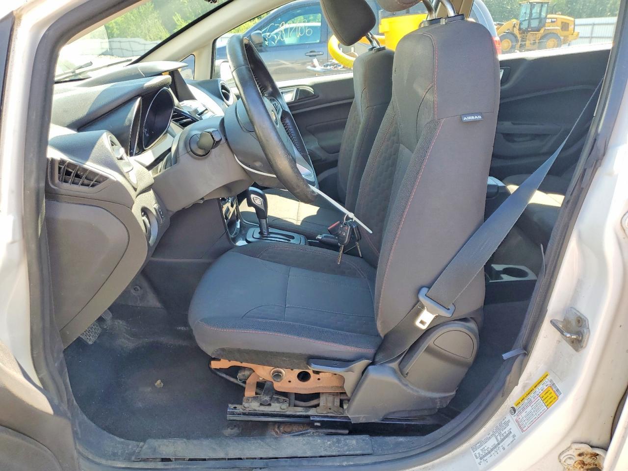 2016 Ford Fiesta Se - Фото 7