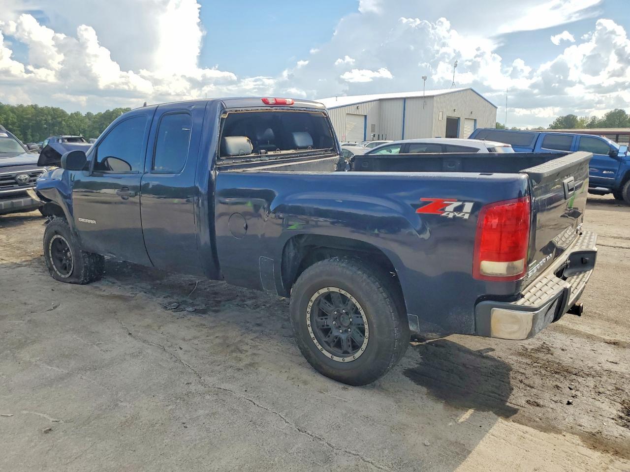 2011 GMC Sierra K1500 Sle - Image 2