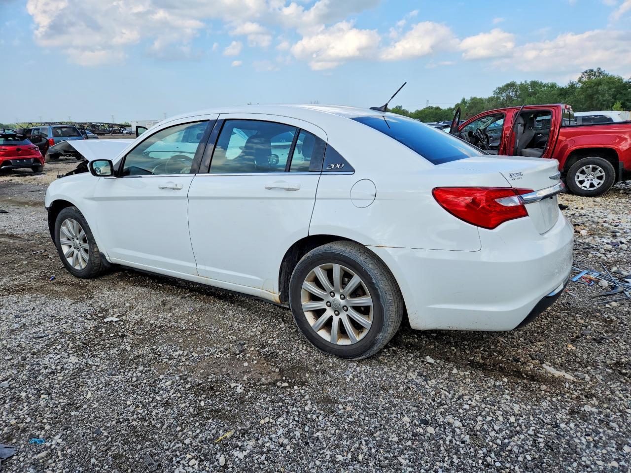 2013 Chrysler 200 Touring - Image 2