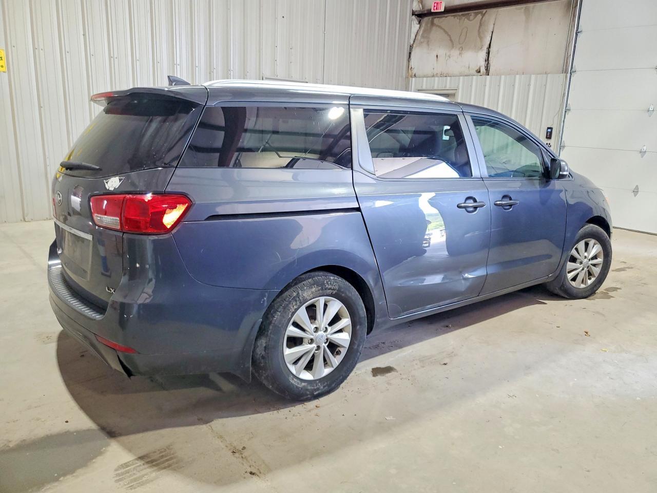 2016 Kia Sedona Lx - Фото 3