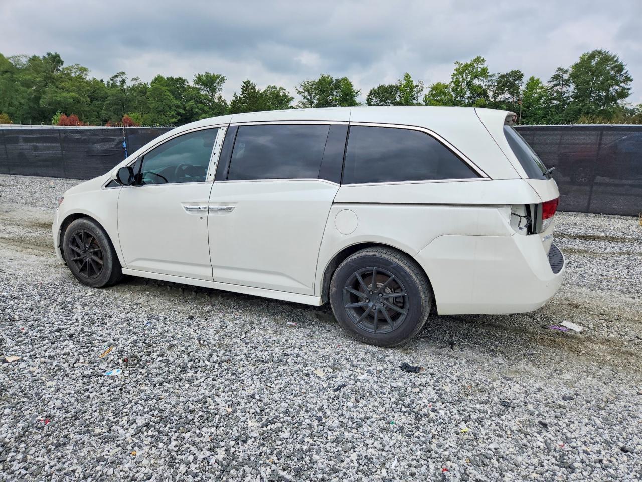 2016 Honda Odyssey Touring - Фото 2
