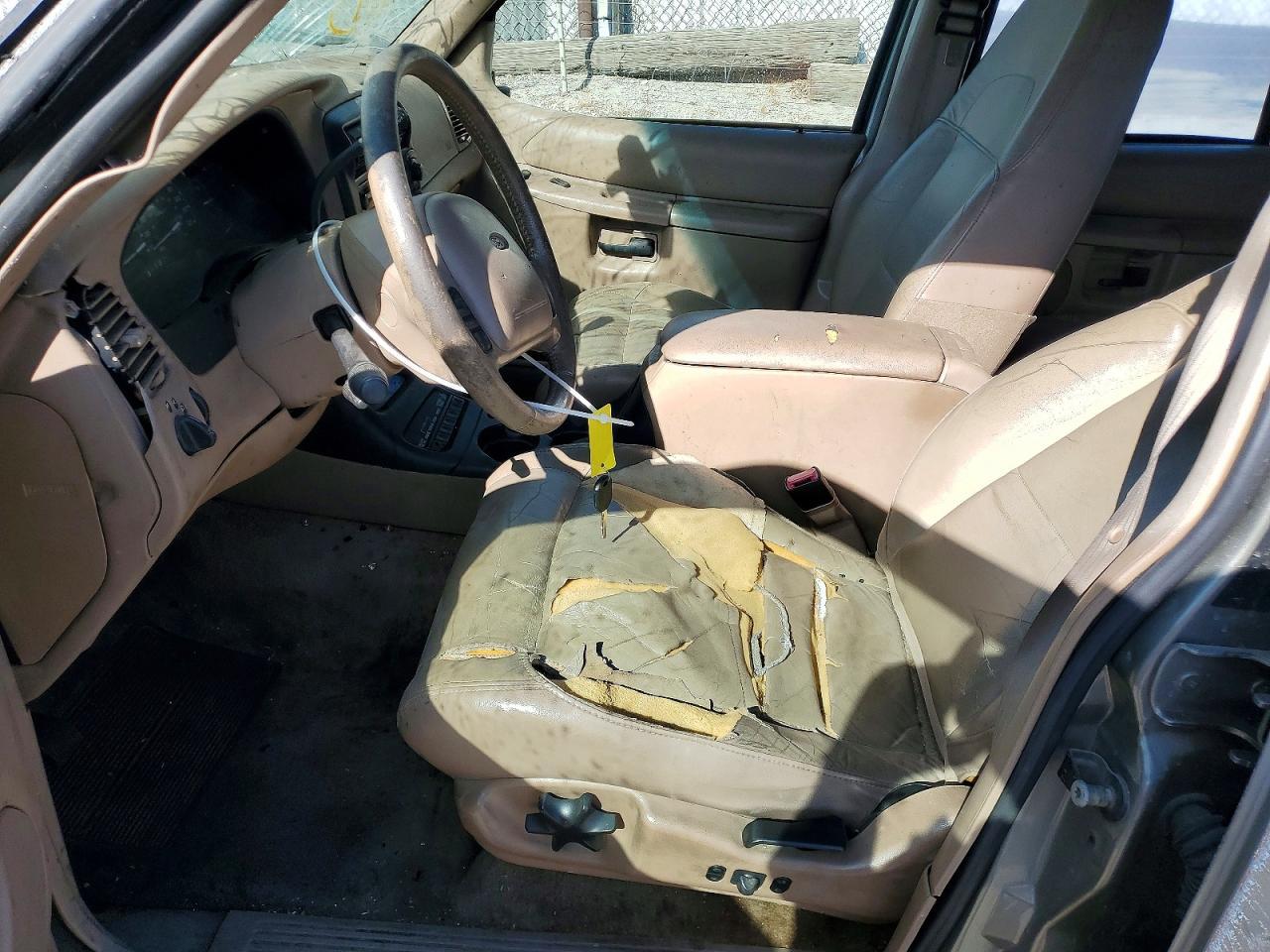 2000 Ford Explorer Eddie Bauer - Image 7