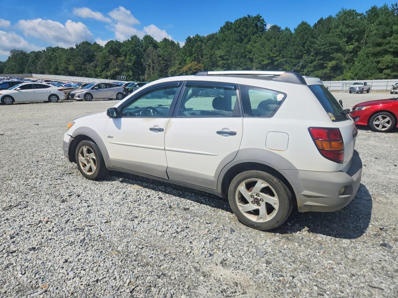 2003 Pontiac Vibe - Image 2