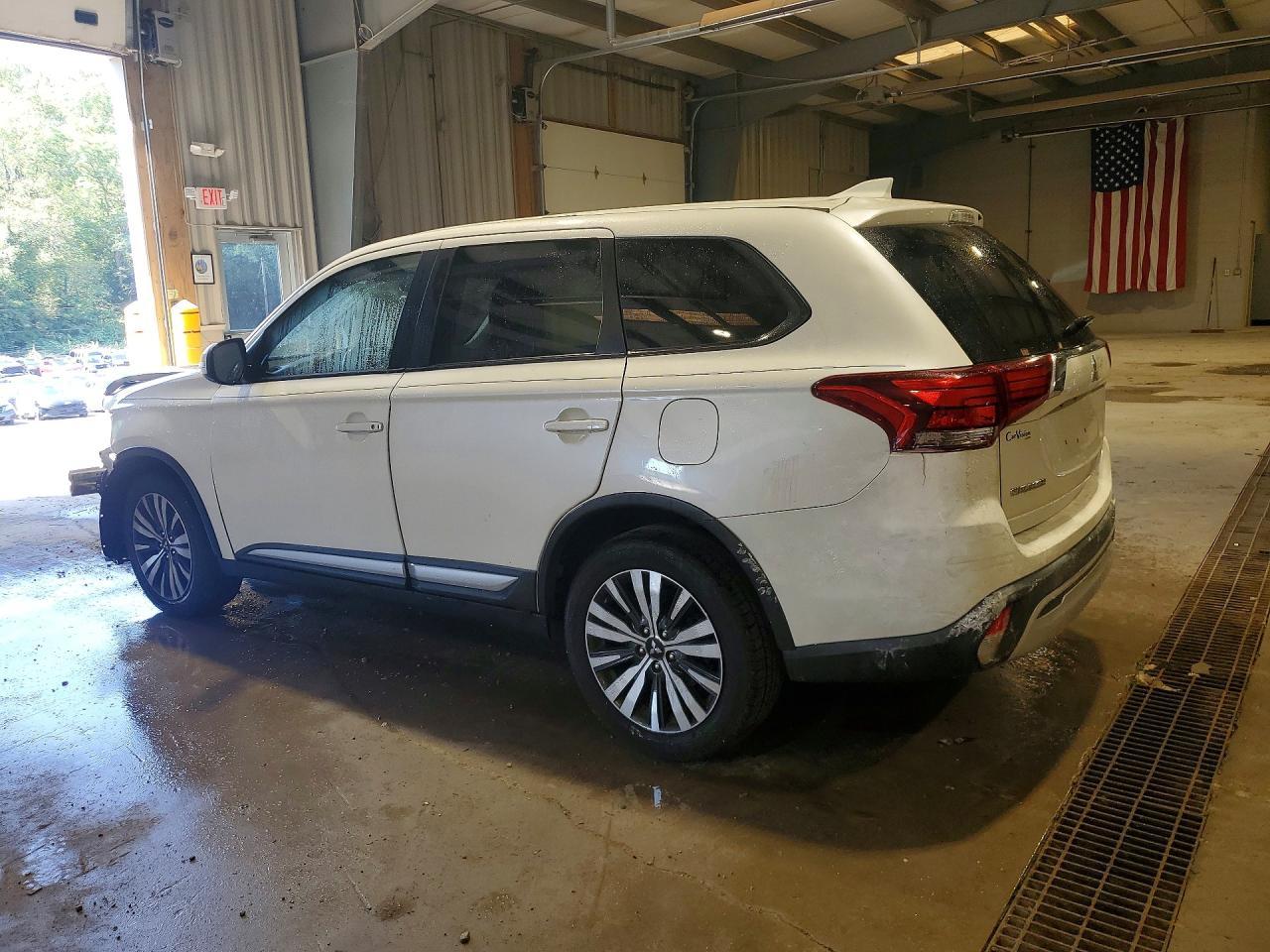 2020 Mitsubishi Outlander Se - Image 2