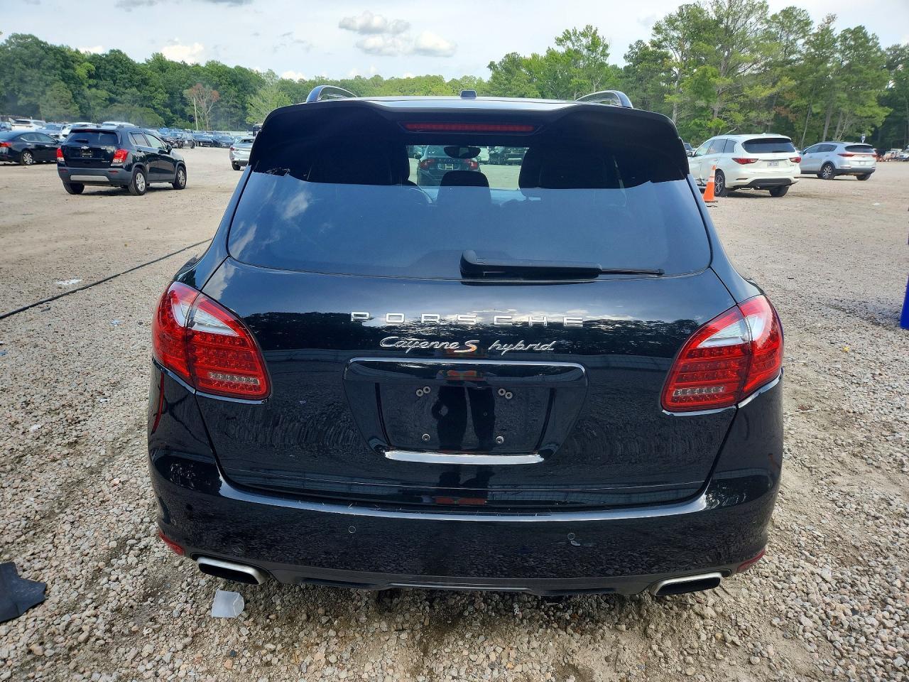 2013 Porsche Cayenne S Hybrid - Image 6