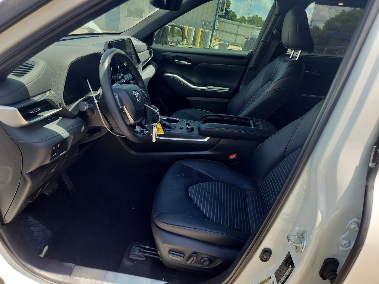 2025 Toyota Highlander Xse - Image 7