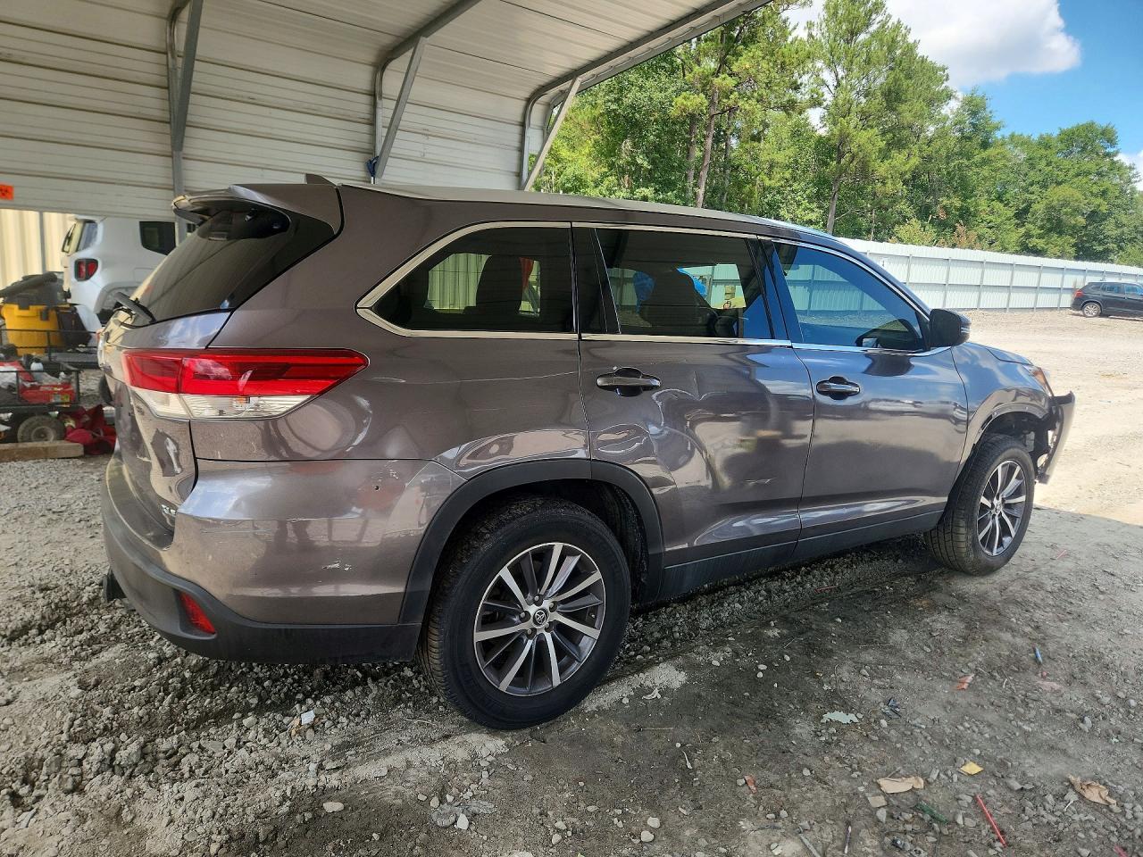 2019 Toyota Highlander Xle - Image 3