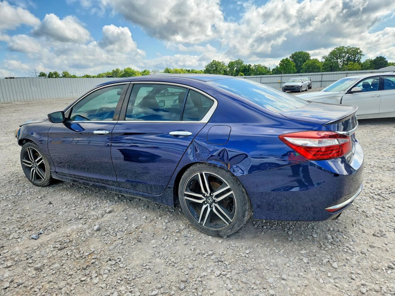 2016 Honda Accord Sport - Image 2