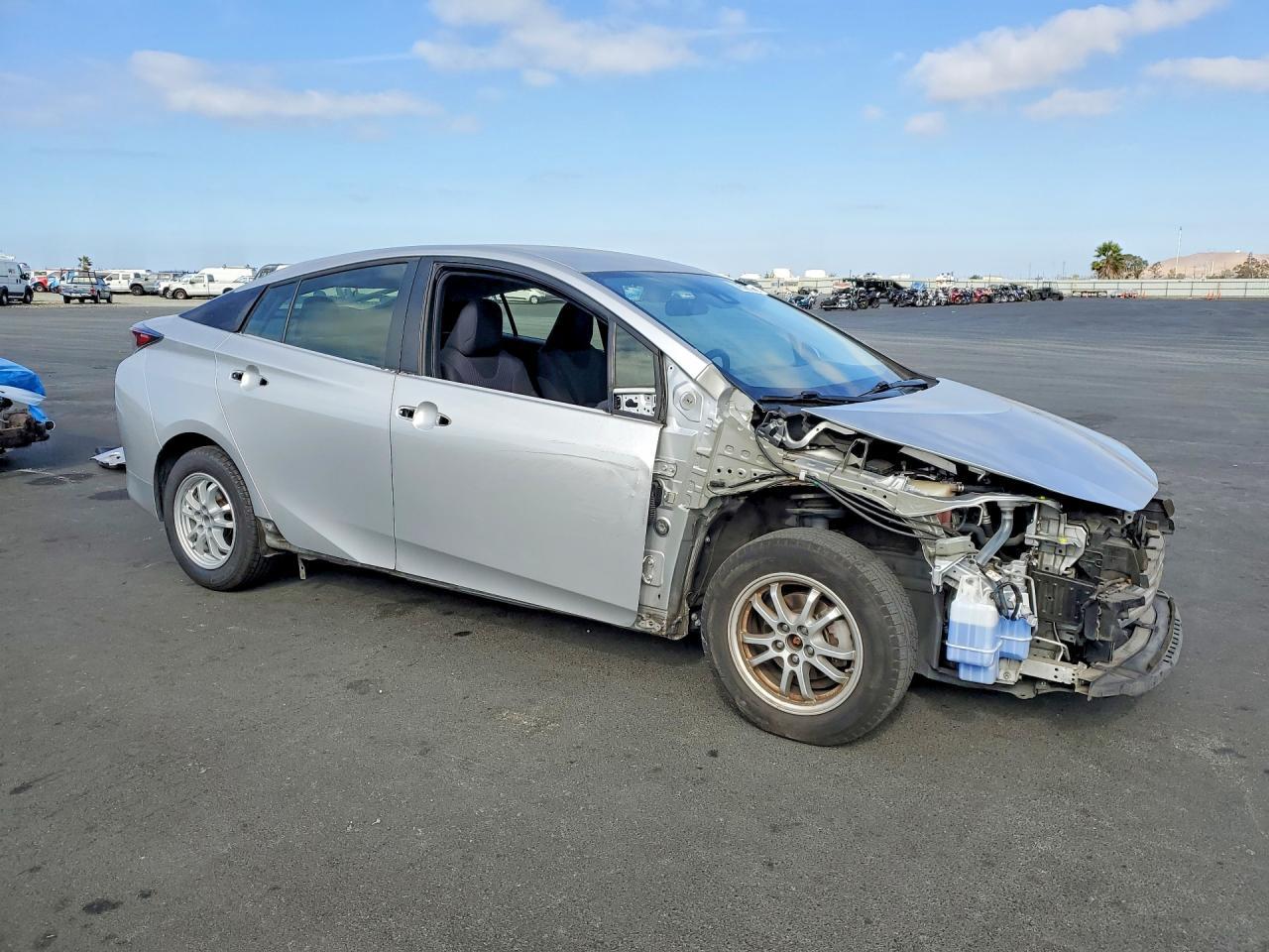 2017 Toyota Prius Two - Фото 4