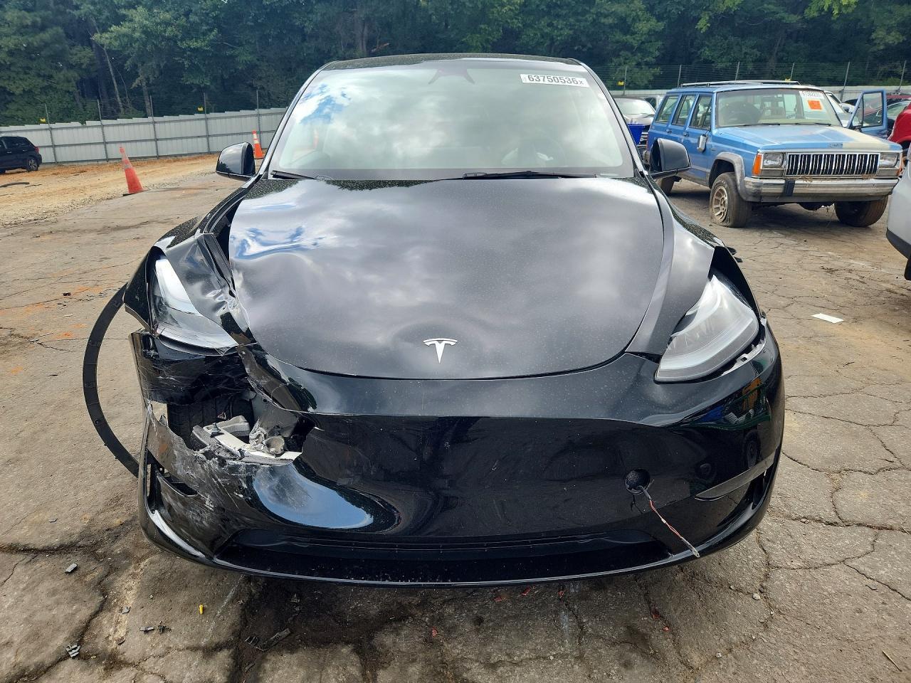 2025 Tesla Model Y - Фото 5