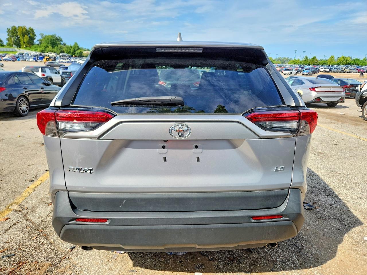 2023 Toyota Rav4 Le - Image 6