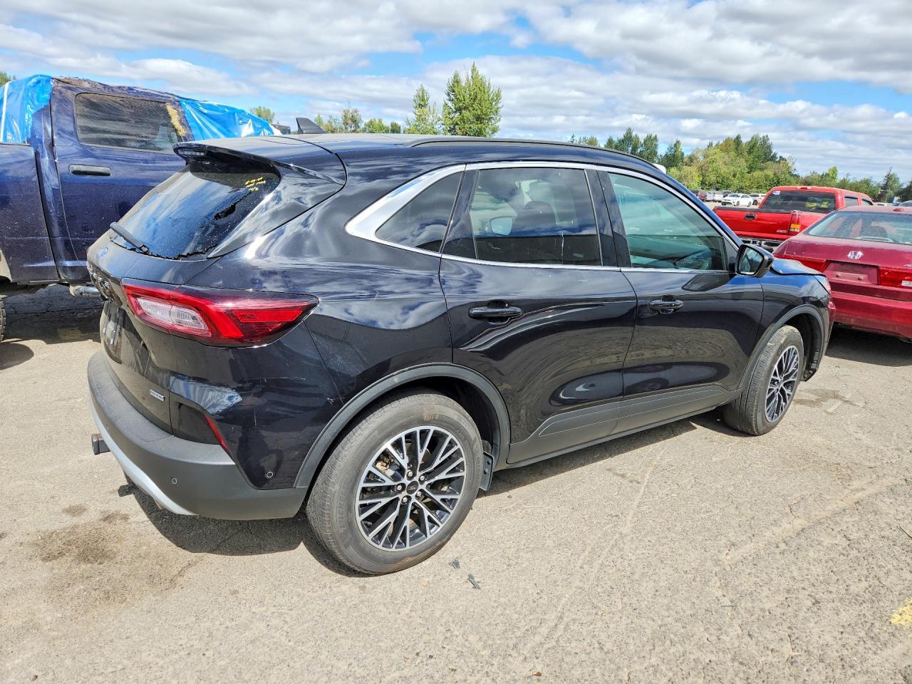 2023 Ford Escape - Image 3