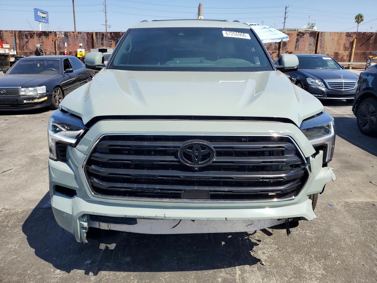 2025 Toyota Sequoia Sr5 - Фото 5