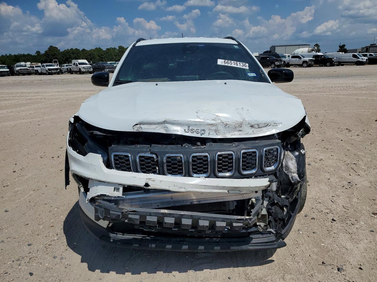 2025 Jeep Compass Latitude - Фото 5