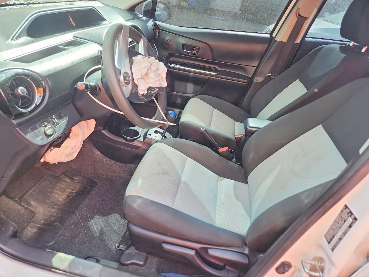 2016 Toyota Prius C Two - Фото 7