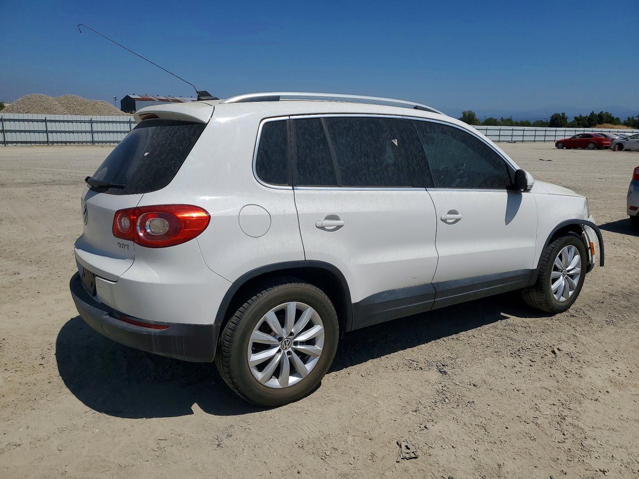 2011 Volkswagen Tiguan S - Фото 3