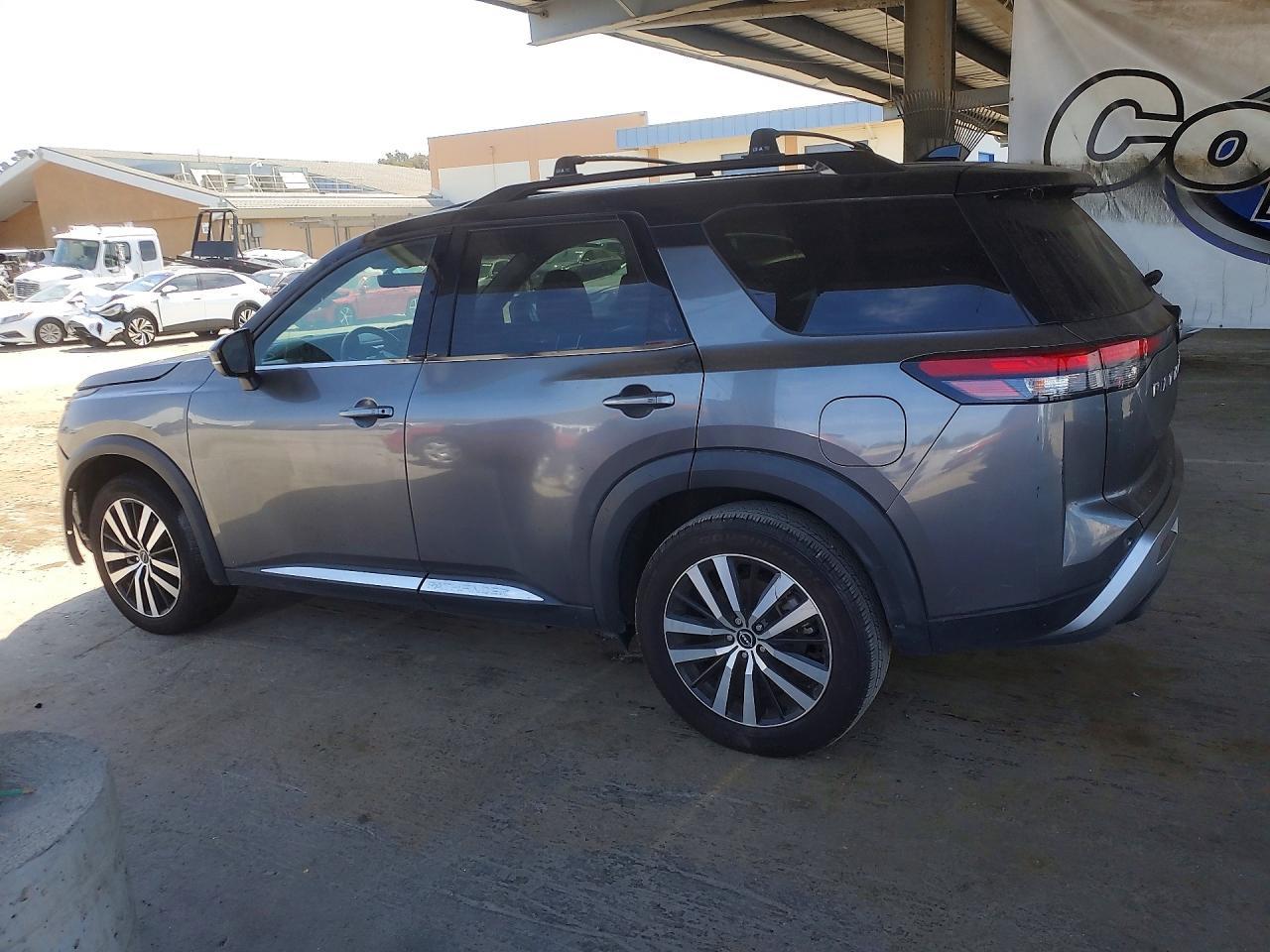2023 Nissan Pathfinder Platinum - Фото 2